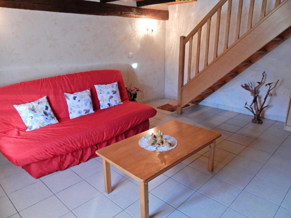 Spacious Holiday Home Near The Forest Esmoulieres Quarto foto